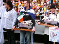 Foto: Tierschützern und rechtler aus vielen euroäischen Ländern nahmen an der Protestaktion teil.