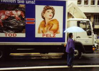 Foto: Tierschutzmobil Siegen bei der Anti-Pelzdemo - Köln Pelzfrei 2003!