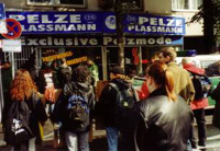 Foto: Demozug bei der Anti-Pelzdemo - Köln Pelzfrei 2003!